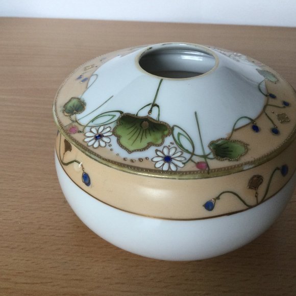 Vintage hand painted Nippon jar hair receiver floral Japanese porcelain green M - Picture 3 of 5